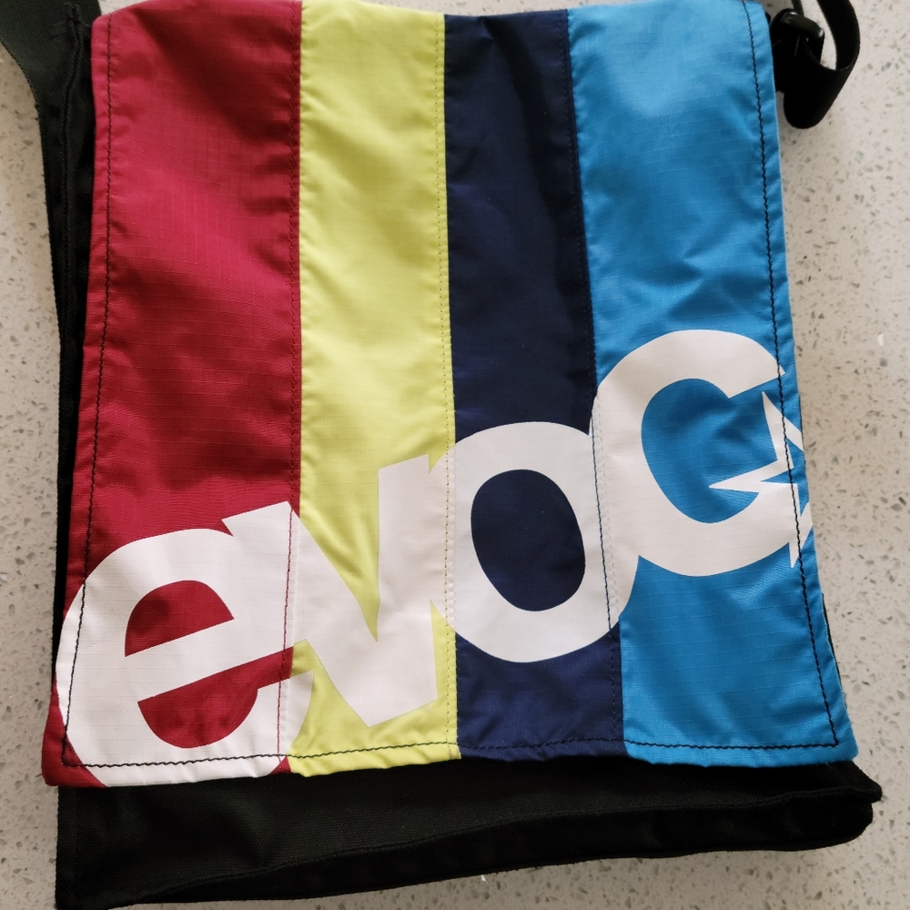 evoc☆ crossbody bag. Original